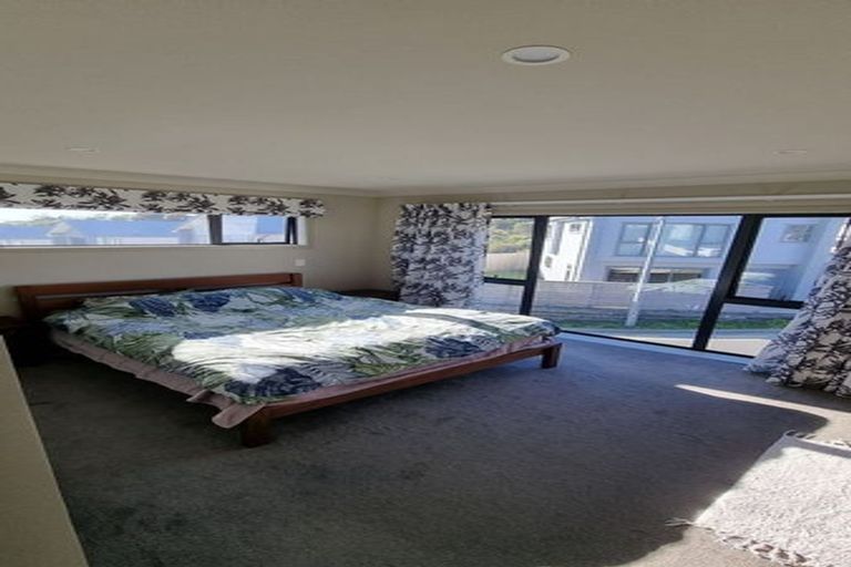 Photo of property in 25 Brindle Way, Newlands, Wellington, 6037