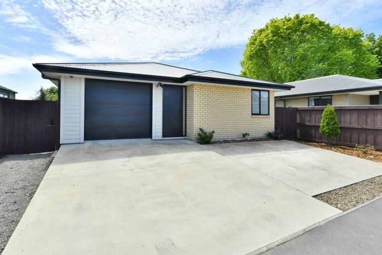 Photo of property in 10 Fairbairn Close, Halswell, Christchurch, 8025