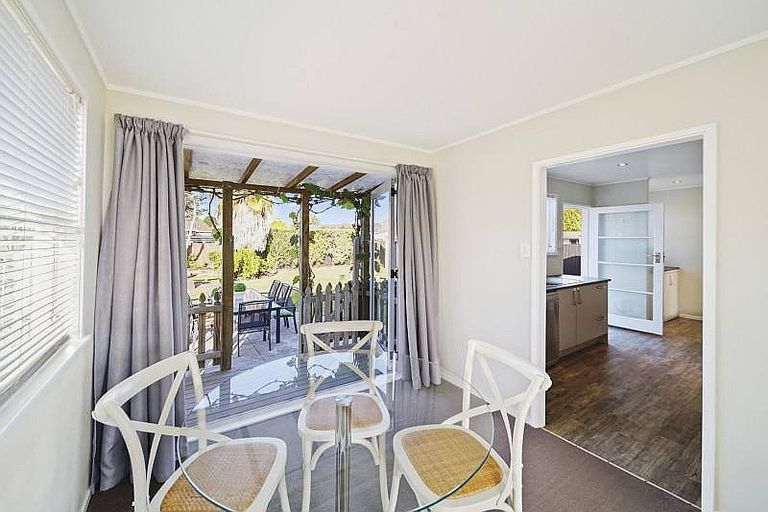 Photo of property in 72 Walworth Avenue, Pakuranga Heights, Auckland, 2010