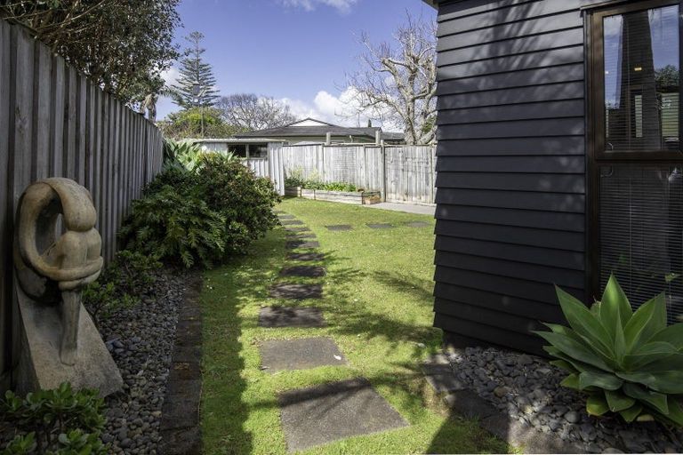 Photo of property in 4 Sarah Place, Farm Cove, Auckland, 2012