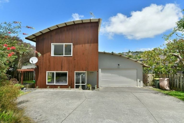 Photo of property in 2/18 Ellenbury Place, Stanmore Bay, Whangaparaoa, 0932