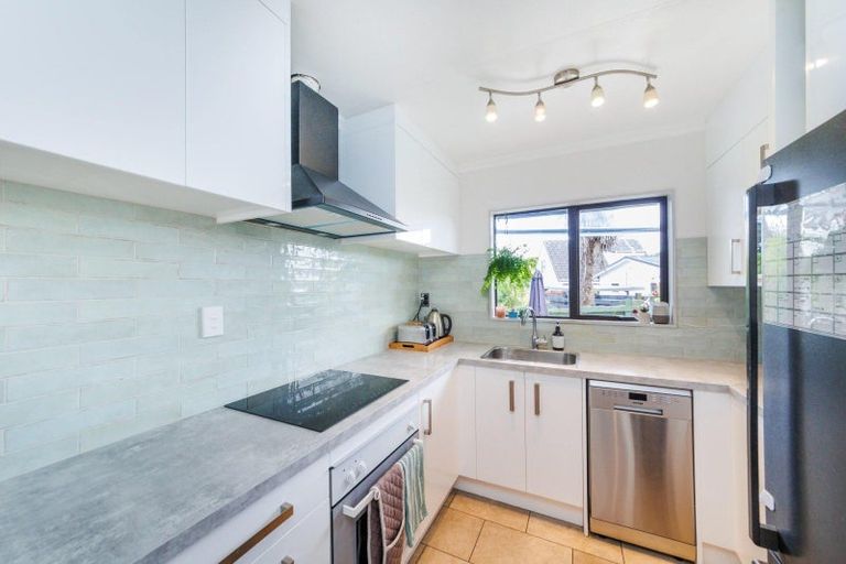 Photo of property in 27 Newton Place, Westbrook, Palmerston North, 4412