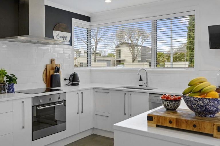 Photo of property in 56 Fendalton Road, Fendalton, Christchurch, 8014