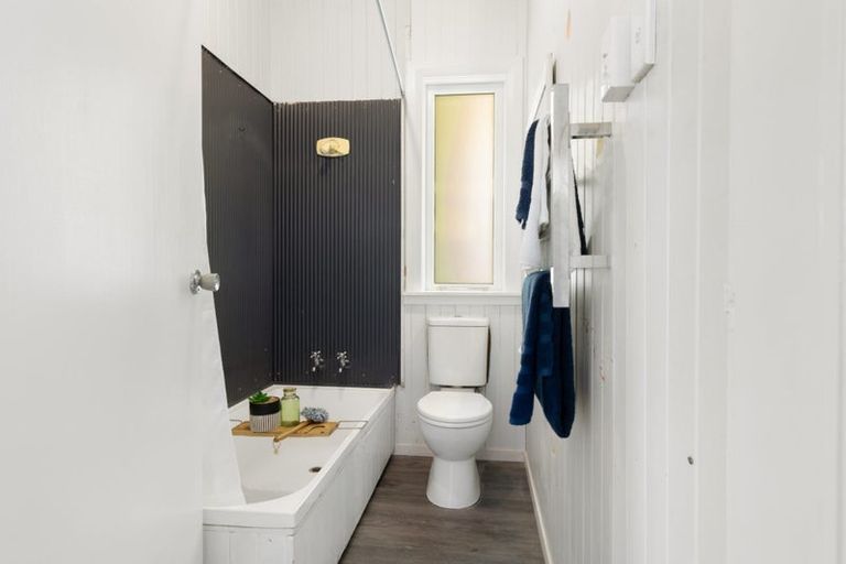 Photo of property in 64 Hungerford Road, Houghton Bay, Wellington, 6023