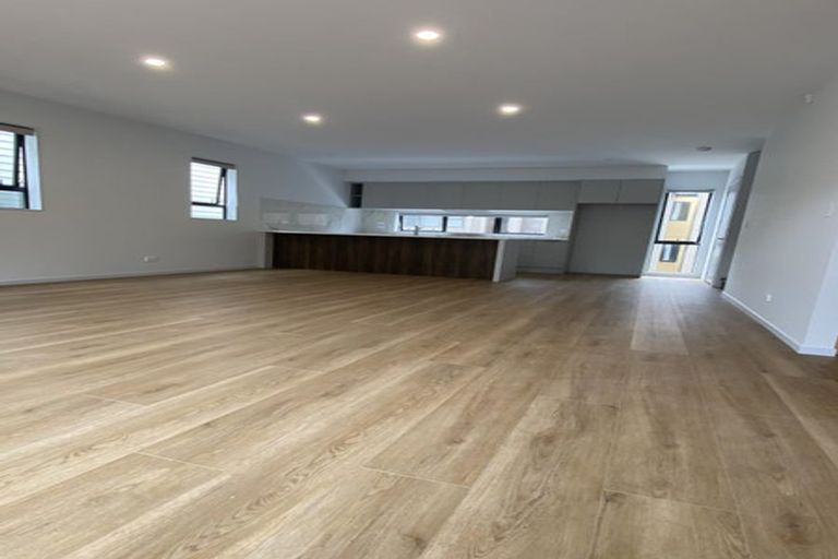 Photo of property in 32c Potter Avenue, Northcote, Auckland, 0627