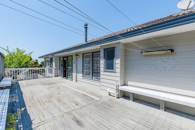 Photo of property in 12 Van Dyke Place, West Harbour, Auckland, 0618