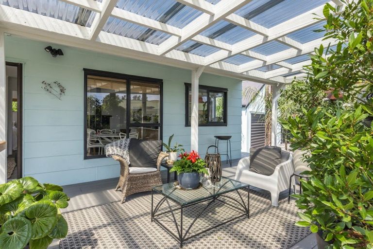 Photo of property in 2 Island View Terrace, Waikanae Beach, Waikanae, 5036