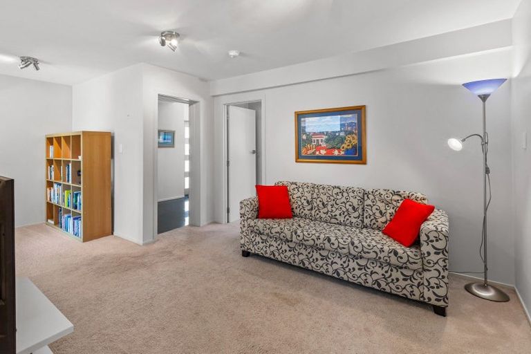 Photo of property in 1/20 Knights Road, Rothesay Bay, Auckland, 0630