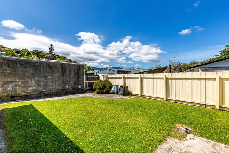 Photo of property in 10 Mimihau Grove, Wainuiomata, Lower Hutt, 5014