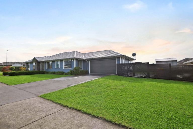 Photo of property in 53 Pohutukawa Parade, Riverhead, 0820
