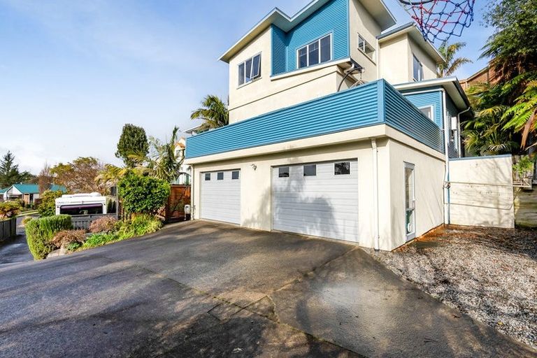 Photo of property in 10 Caledonia Place, Highlands Park, New Plymouth, 4312