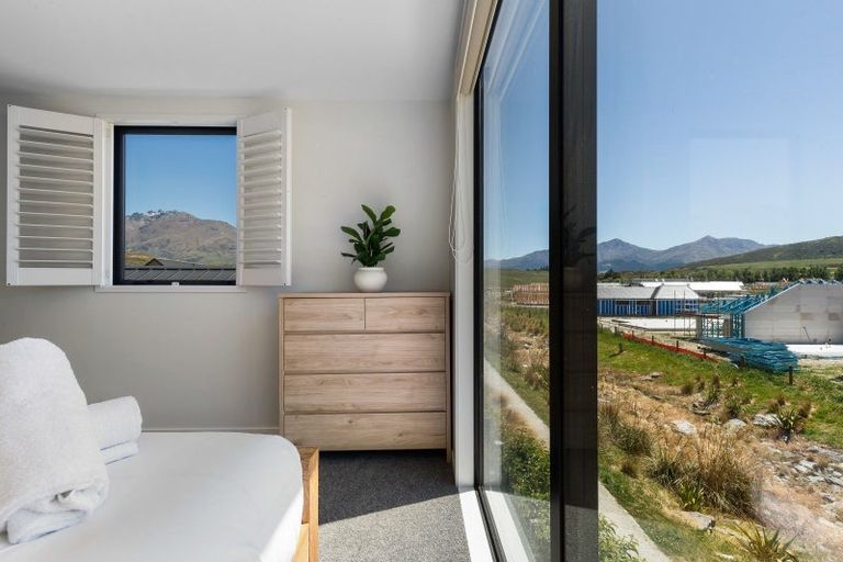 Photo of property in 10 Chapman Way, Jacks Point, 9371