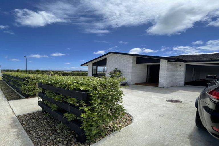 Photo of property in 1 Okoreka Road, Glenbrook, 2681