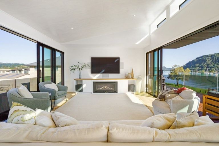Photo of property in 103 Beach Road, Whangamata, 3620
