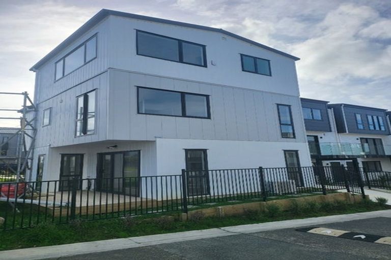 Photo of property in 2 Dotterel Place, Westgate, Auckland, 0614