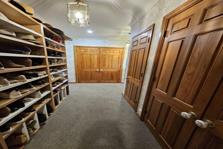 Photo of property in 18 Kaipara Road, Papakura, 2582