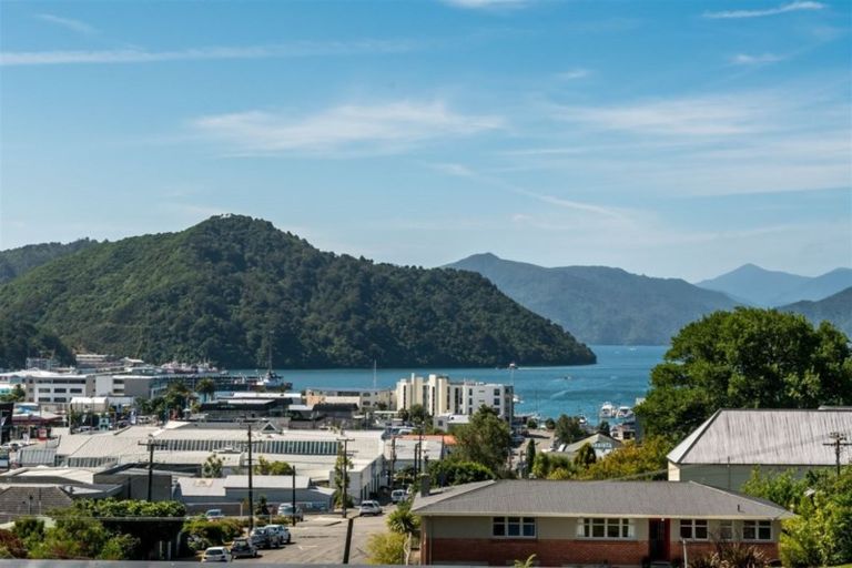 Photo of property in 118 Wellington Street, Picton, 7220