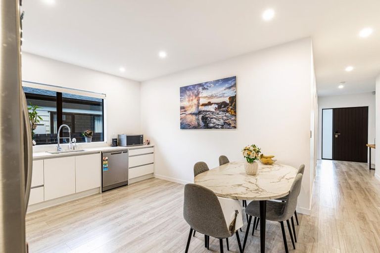 Photo of property in 79 Nobilo Road, Kumeu, 0810