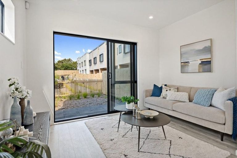 Photo of property in 8 Tokarewa Close, Mount Wellington, Auckland, 1062