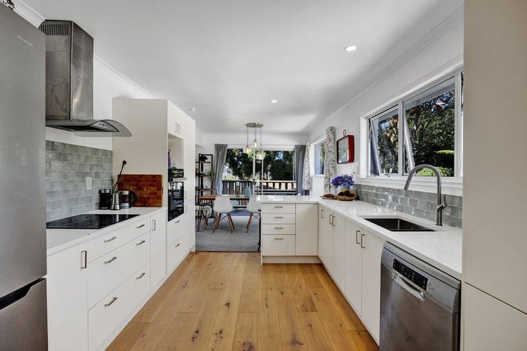 Photo of property in 17 Linda Street, Oakura, 4314