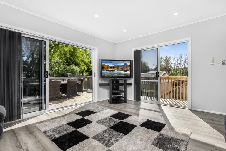 Photo of property in 34 Hallberry Road, Mangere East, Auckland, 2024