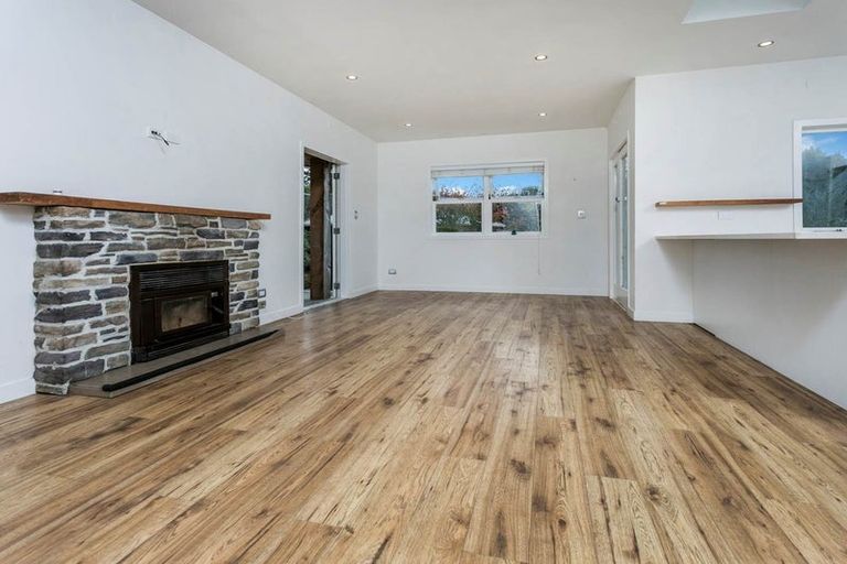 Photo of property in 76 Awa Road, Kumeu, 0891