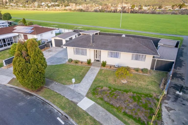 Photo of property in 12 Kentucky Street, Totara Park, Upper Hutt, 5018