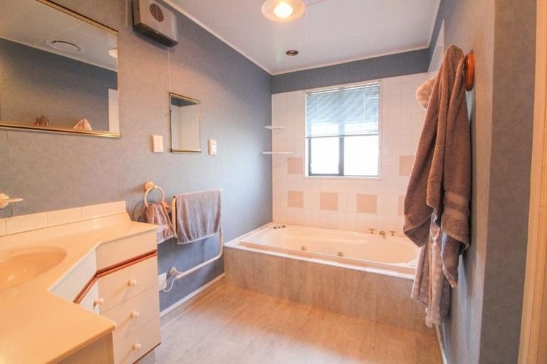 Photo of property in 47 Kinmont Crescent, Kinmont Park, Mosgiel, 9024