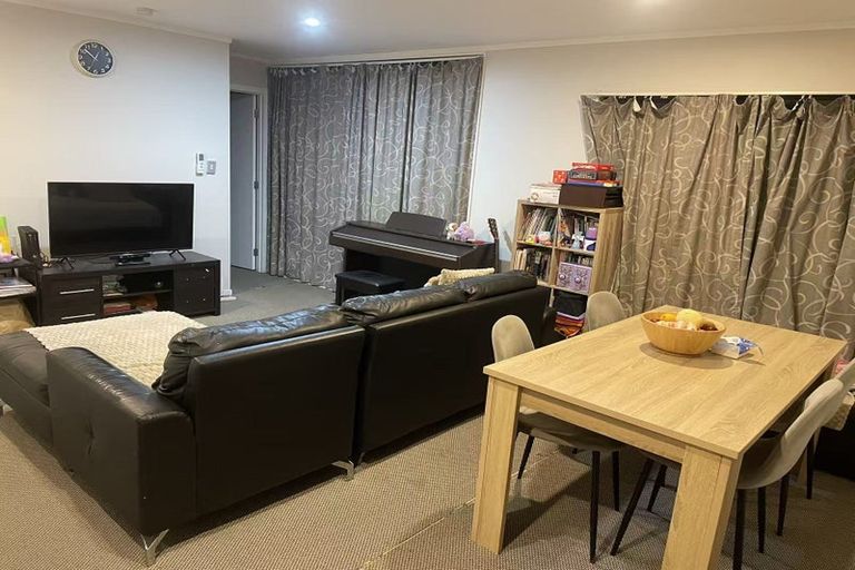 Photo of property in 2 Cranberry Place, Bucklands Beach, Auckland, 2012