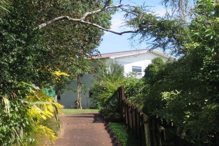 Photo of property in 6 Havelle Avenue, Titirangi, Auckland, 0604