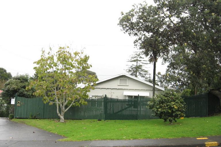 Photo of property in 93a Beach Road, Mellons Bay, Auckland, 2014