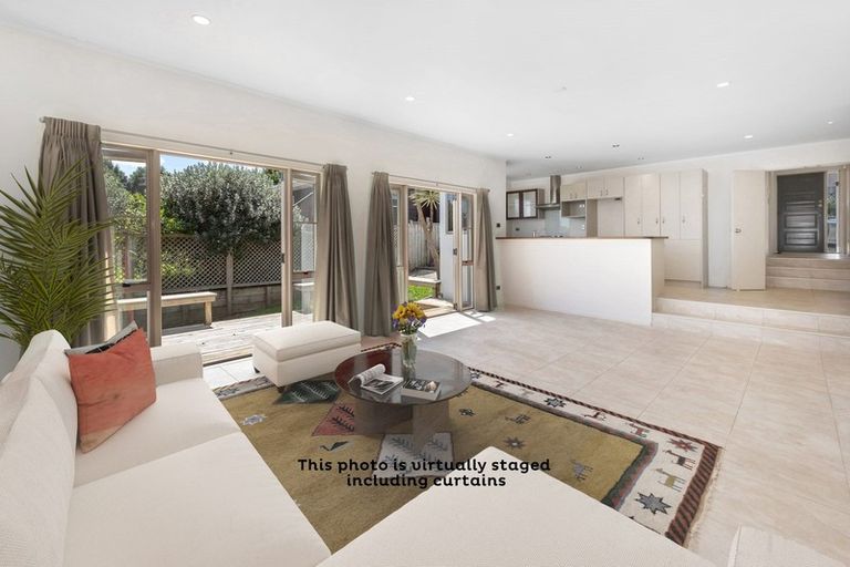 Photo of property in 2/270 Forrest Hill Road, Forrest Hill, Auckland, 0620