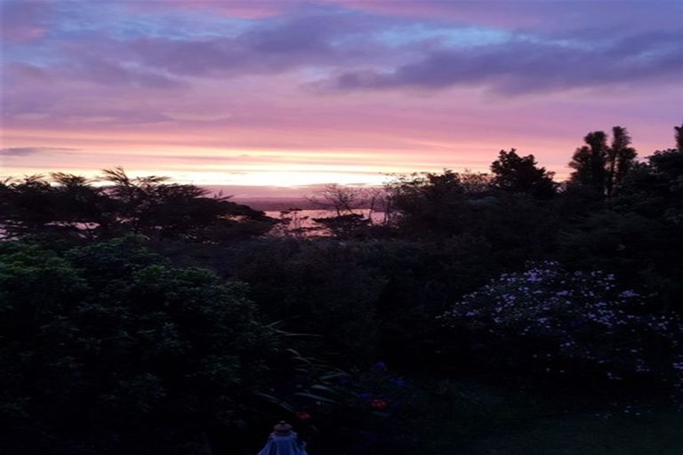 Photo of property in 17 Chatham Avenue, Paremoremo, Auckland, 0632