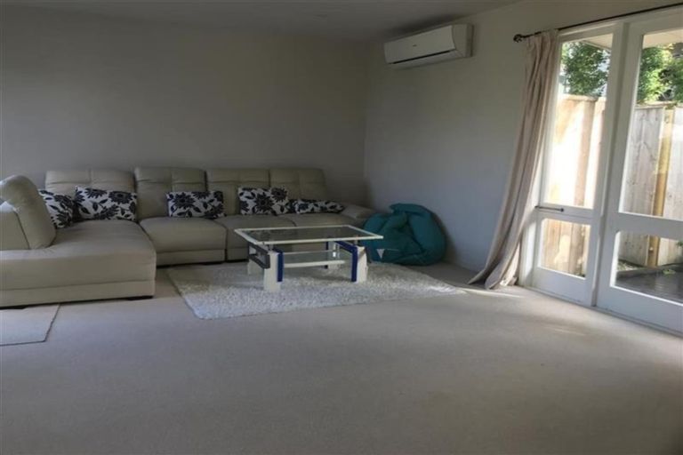 Photo of property in 6 Anchor Place, Beach Haven, Auckland, 0626
