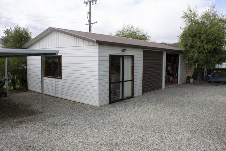 Photo of property in 2 Hall Road, Bannockburn, Cromwell, 9384