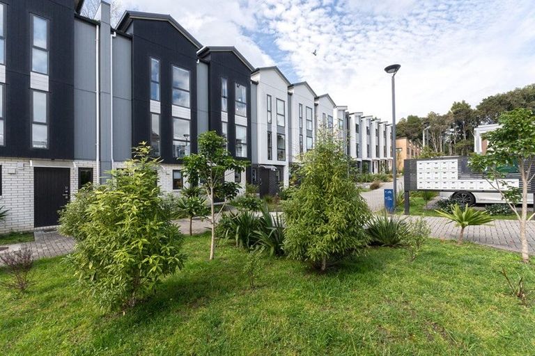 Photo of property in 53 Morihana Close, Glen Eden, Auckland, 0602