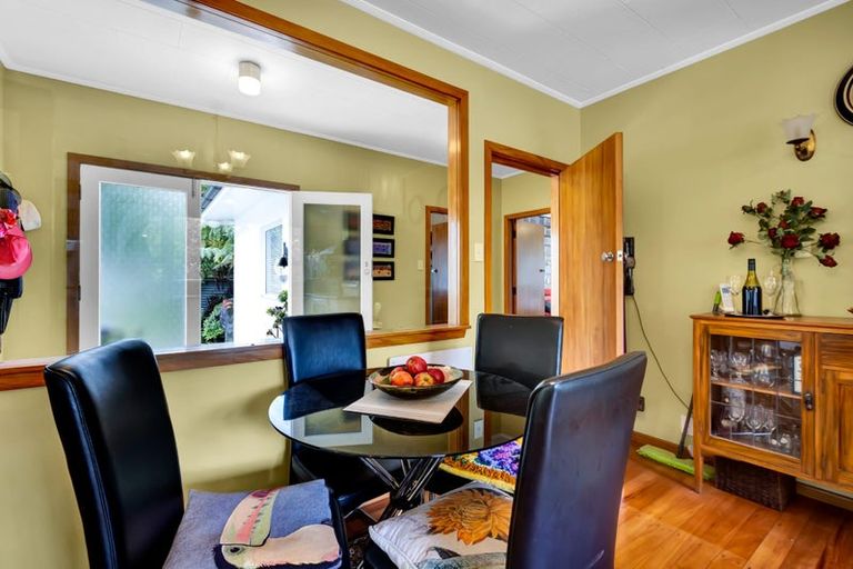 Photo of property in 1 High Road, Hawera, 4610