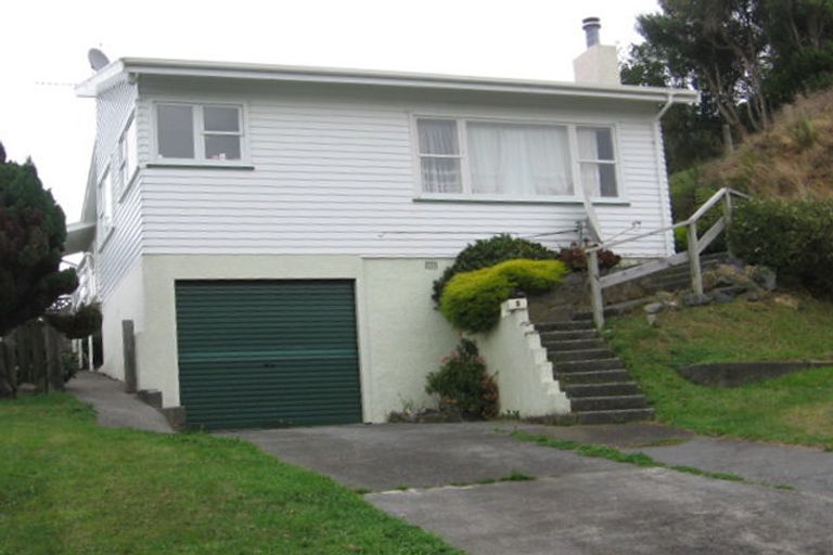 Photo of property in 9 Bellringer Crescent, Newlands, Wellington, 6037