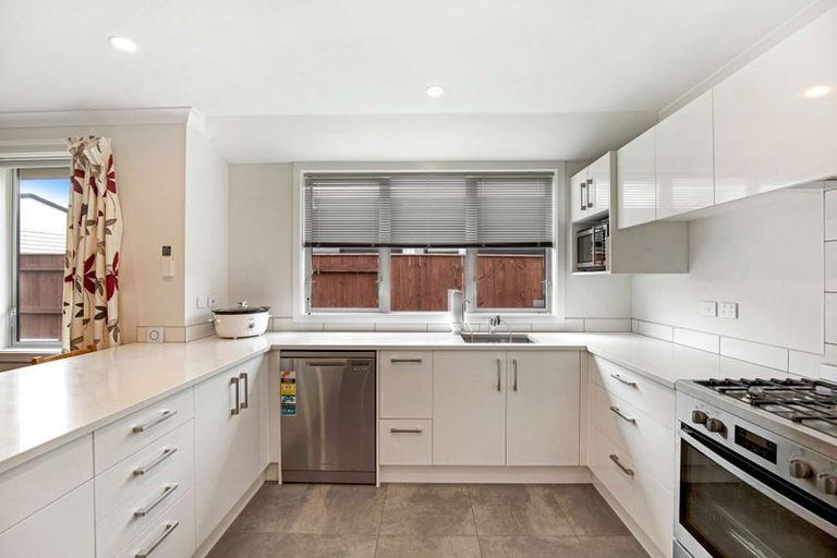 Photo of property in 15 Serenity Crescent, Kelvin Grove, Palmerston North, 4414