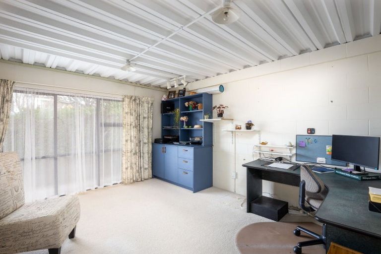 Photo of property in 10 Ruskin Place, Westown, New Plymouth, 4310