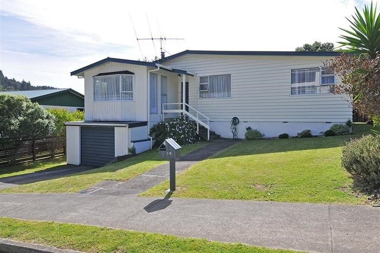 Photo of property in 15 Westhaven Drive, Tawa, Wellington, 5028