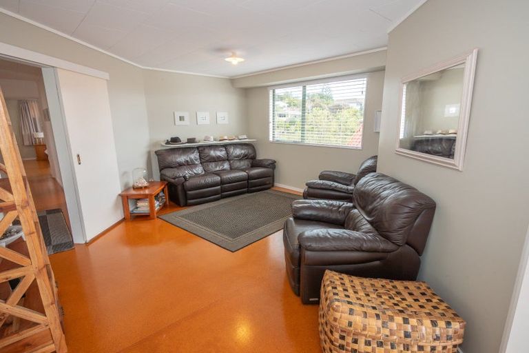 Photo of property in 2 Dudley Crescent, Cable Bay, 0420