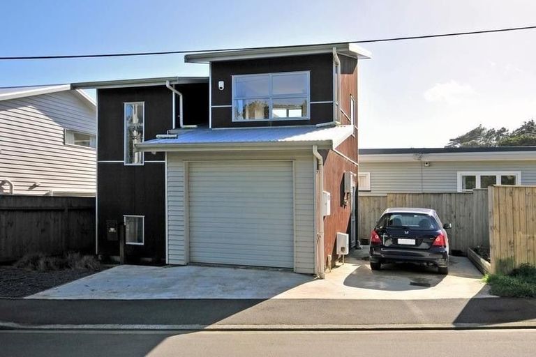 Photo of property in 47b Lyndfield Lane, Newlands, Wellington, 6037