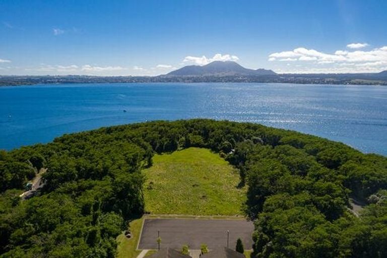 Photo of property in 56 Parawera Drive, Acacia Bay, Taupo, 3330