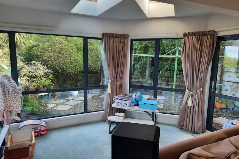 Photo of property in 8 Forbes Lane, Newlands, Wellington, 6037