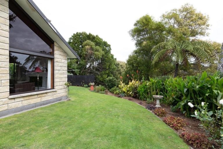 Photo of property in 55 Heta Road, Highlands Park, New Plymouth, 4312