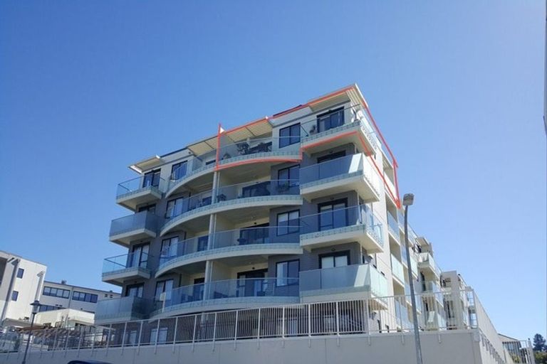 Photo of property in Apollo Apartments, 201/46 Rosedale Road, Rosedale, Auckland, 0632