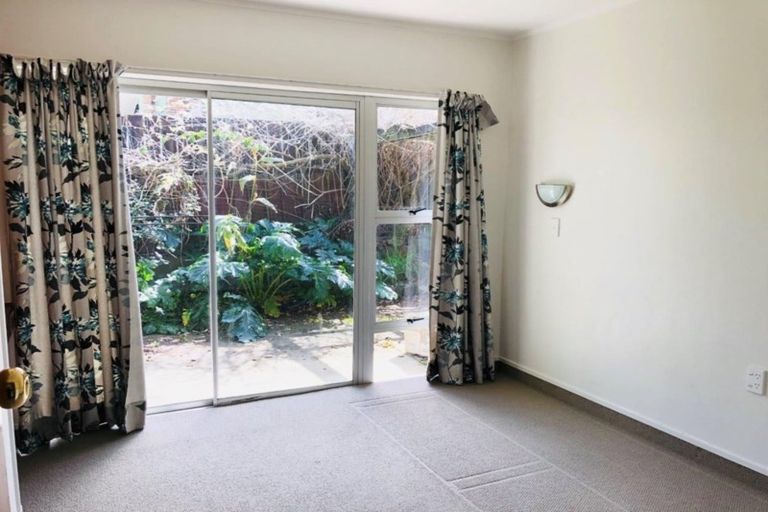 Photo of property in 4 Totara Grove, Hillcrest, Auckland, 0627