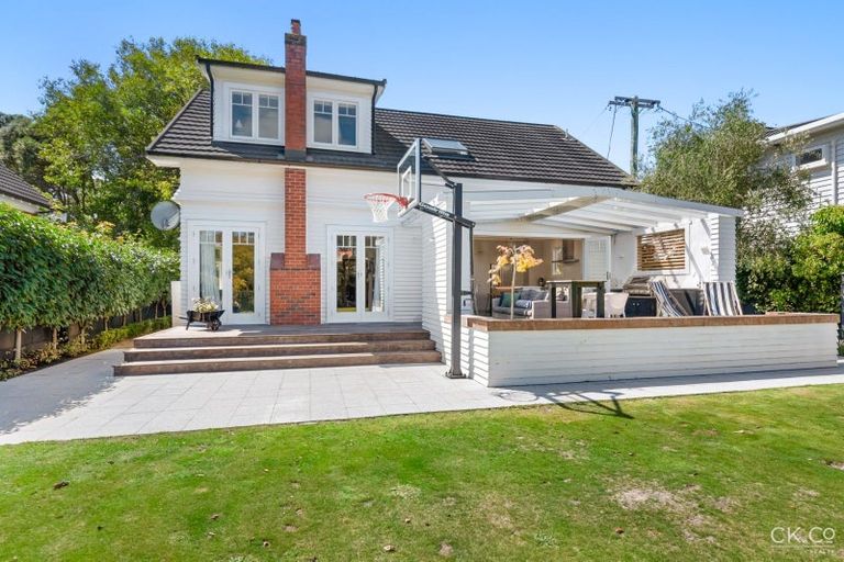 Photo of property in 16 Hinau Street, Woburn, Lower Hutt, 5010