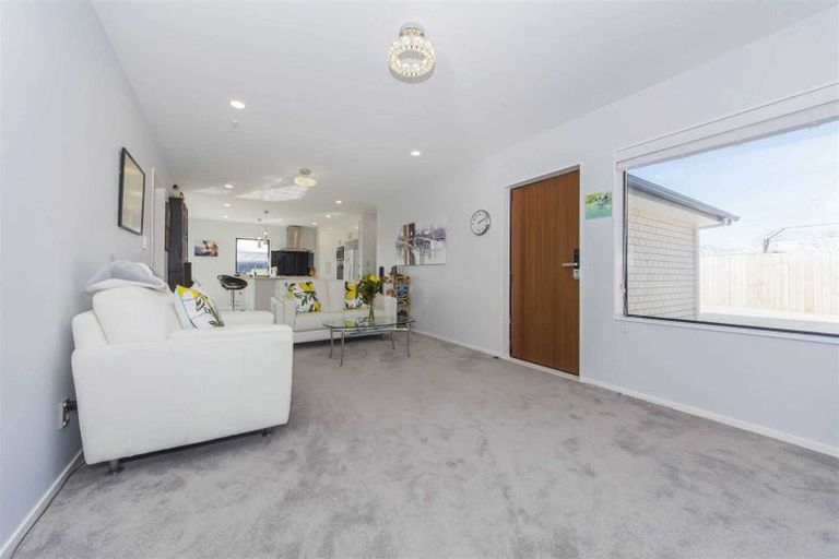 Photo of property in 71a Solar Road, Glen Eden, Auckland, 0602